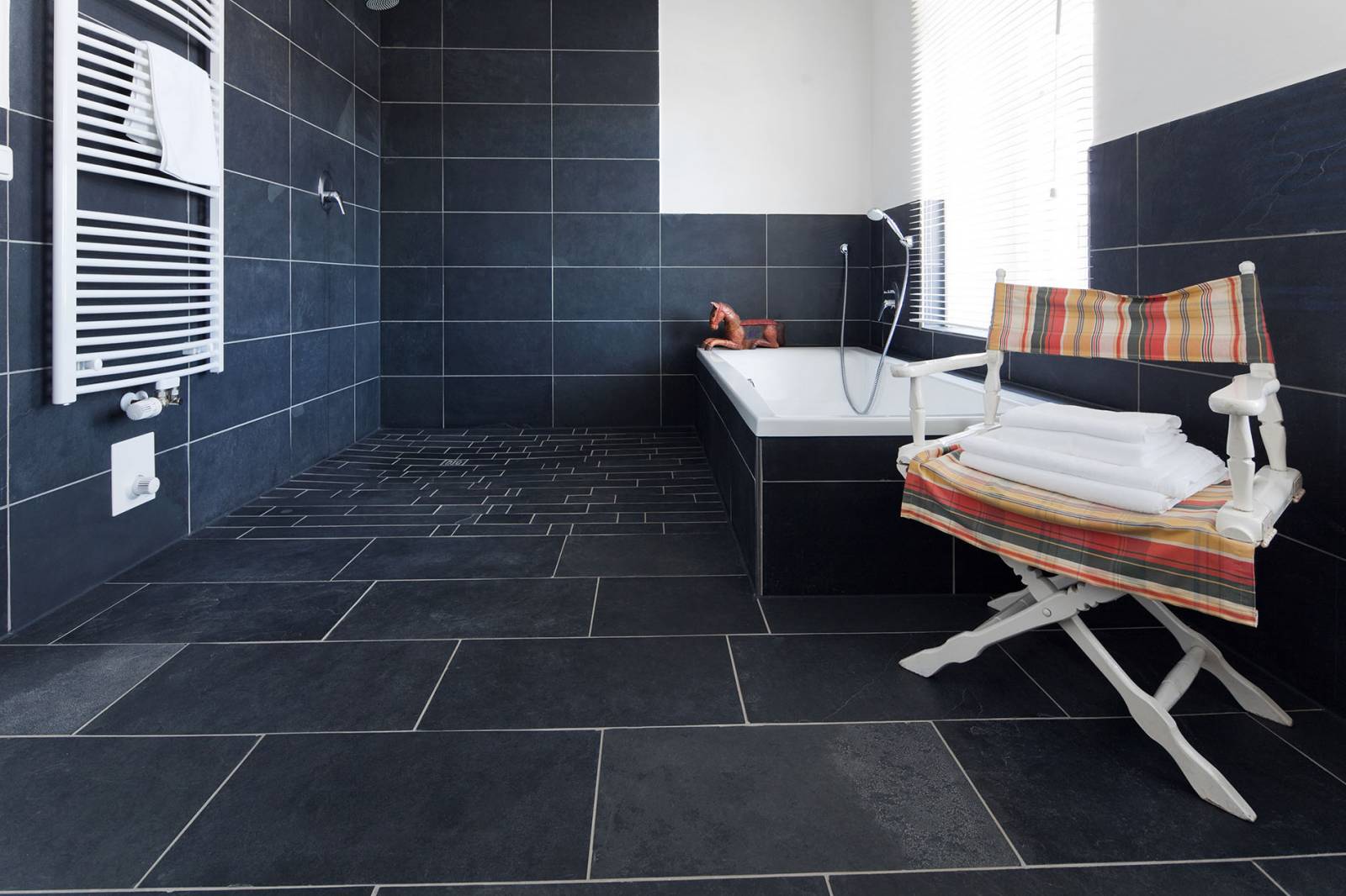 création d'une salle de bain avec pose de carrelage sur sol et mur proche Rouen 76