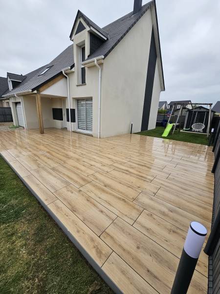 Création d'une terrasse sur plot 20 mm par notre équipe de carreleurs sur Pourville sur Mer près de Dieppe 76