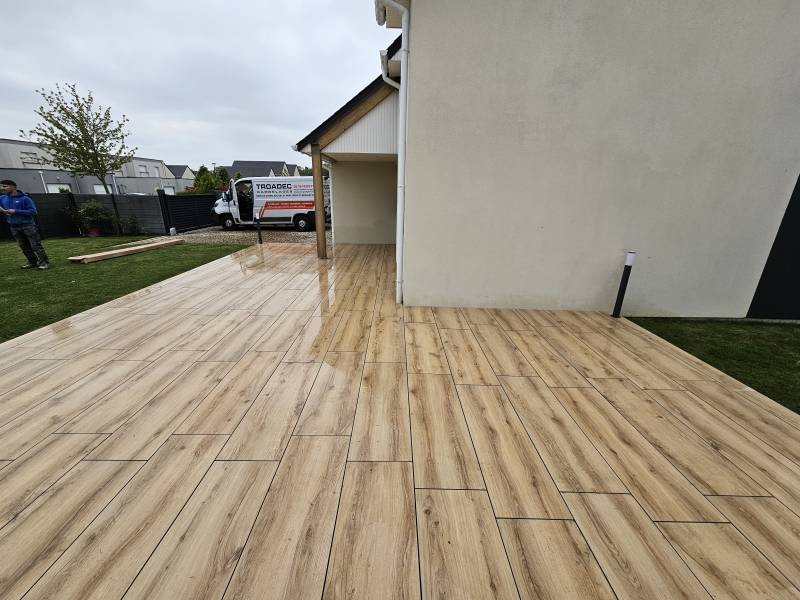Création d'une terrasse sur plot 20 mm par notre équipe de carreleurs sur Pourville sur Mer près de Dieppe 76