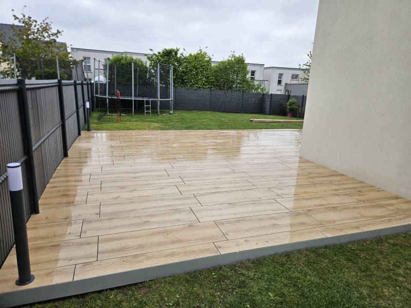 Création d'une terrasse sur plot 20 mm par notre équipe de carreleurs sur Pourville sur Mer près de Dieppe 76