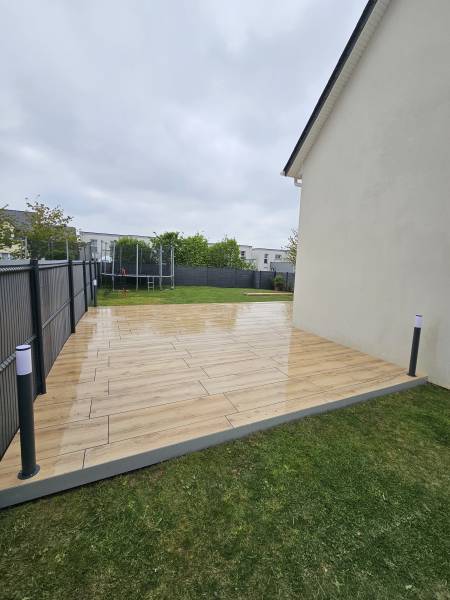 Création d'une terrasse sur plot 20 mm par notre équipe de carreleurs sur Pourville sur Mer près de Dieppe 76