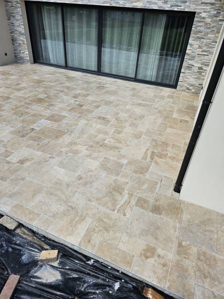 Artisan carreleur pour la pose de carrelage en travertin multiformat proche de Saint Valery en Caux 76
