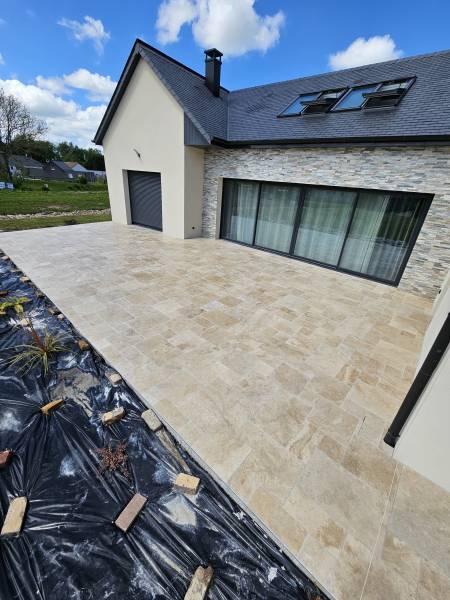 Artisan carreleur pour la pose de carrelage en travertin multiformat proche de Saint Valery en Caux 76