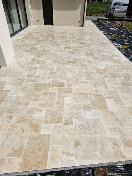 Artisan carreleur pour la pose de carrelage en travertin multiformat proche de Saint Valery en Caux 76