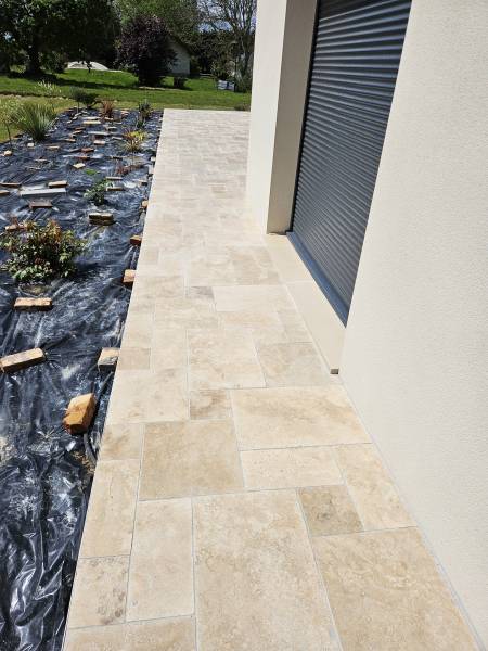 Artisan carreleur pour la pose de carrelage en travertin multiformat proche de Saint Valery en Caux 76