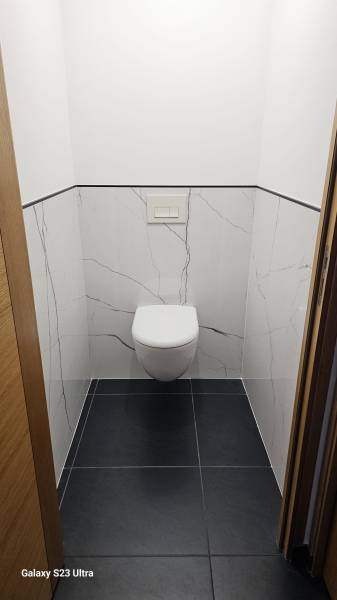Carreleur pour la pose de carrelage et faïence effet marbré dans une salle de bains et WC secteur Yvetot 76
