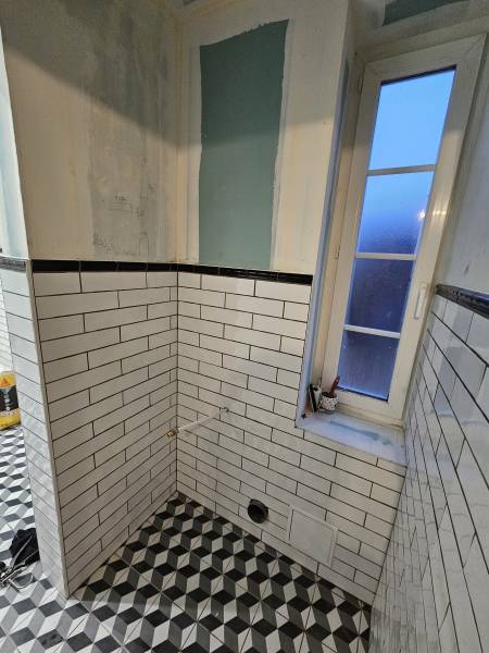 Société pour la pose de faïence 7,5x30 dans une salle de bains rénovée sur le secteur de Dieppe 76
