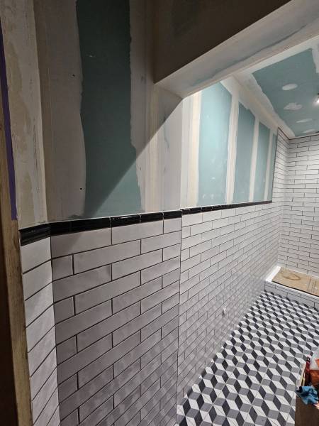 Société pour la pose de faïence 7,5x30 dans une salle de bains rénovée sur le secteur de Dieppe 76