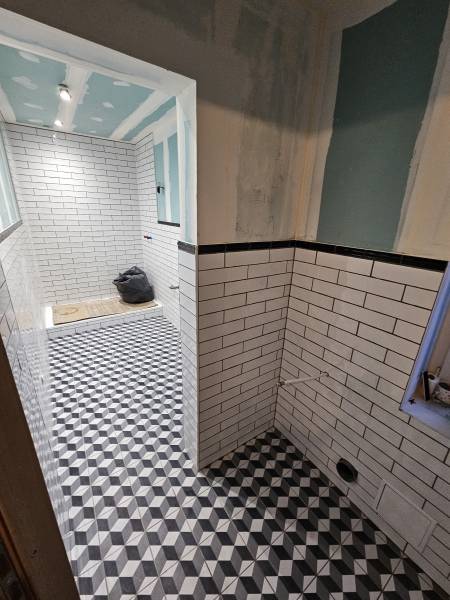 Société pour la pose de faïence 7,5x30 dans une salle de bains rénovée sur le secteur de Dieppe 76