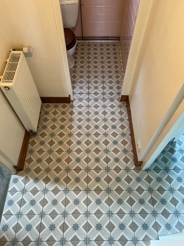 Rénovation du sol d'une salle de bains par nos artisans carreleurs dans une résidence secondaire près de Luneray 76