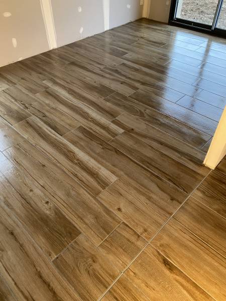Fourniture et pose de carrelage imitation parquet avec incrustation de carreaux hexagonal à Yvetot 76