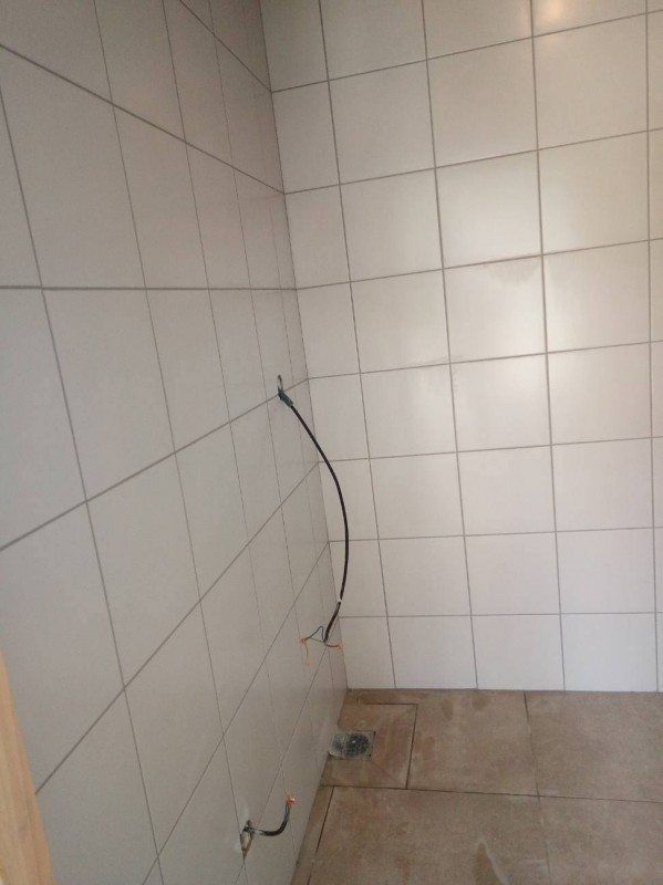 Pose de carrelage sur une chape traditionnelle pour une Station Total proche de Rouen