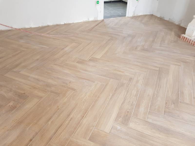 Professionnel pour pose en chevron de sol imitation parquet proche Deauville