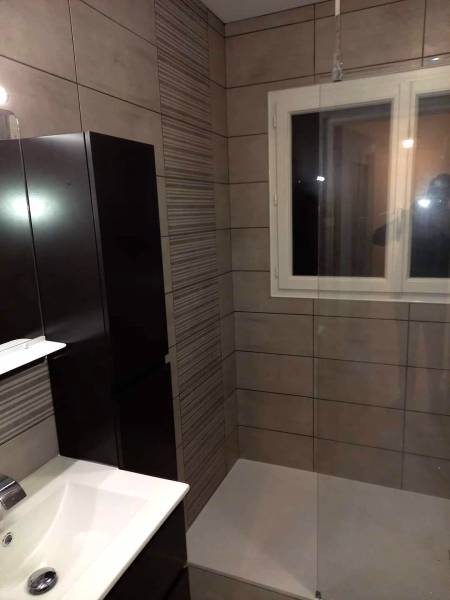 Entreprise de carrelage pour la pose de faïence dans une salle de bain à Dieppe 76
