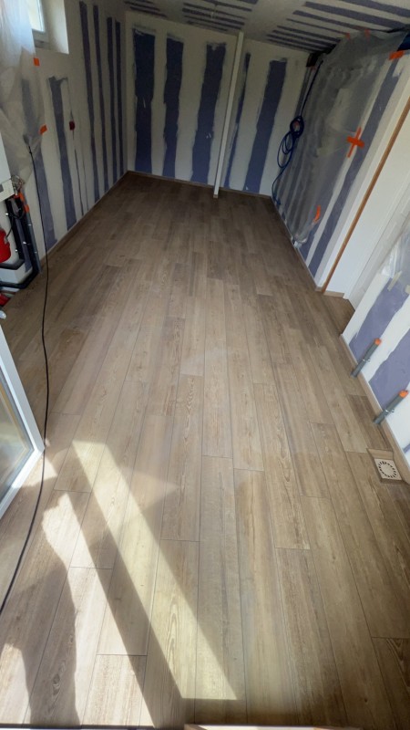 Réalisation sur devis d'une pose d'isolant TMS de 100 mm et d'un carrelage imitation bois secteur Dieppe 76