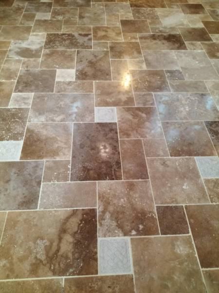 Rénovation d'un sol dans un monument historique avec la pose de travertin Opus Romain 4 formats entre Fécamp et Saint Valéry en Caux 76