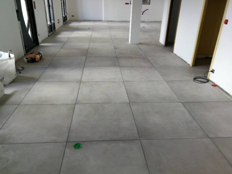 Pose de carrelage et plinthe pour une longère en rénovation proche Dieppe