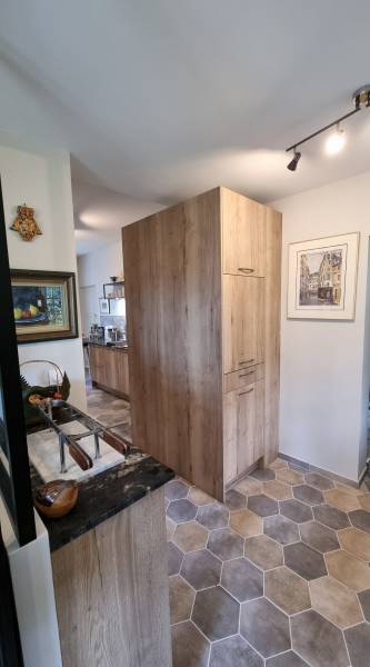 Pose de carrelage hexagonal sol et mur dans une cuisine à Saint Valéry en Caux