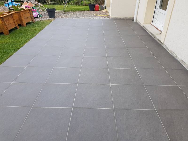 Entreprise pour la pose de carrelage sur terrasse proche Valmont