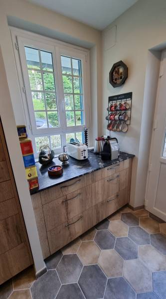 Pose de carrelage hexagonal sol et mur dans une cuisine à Saint Valéry en Caux
