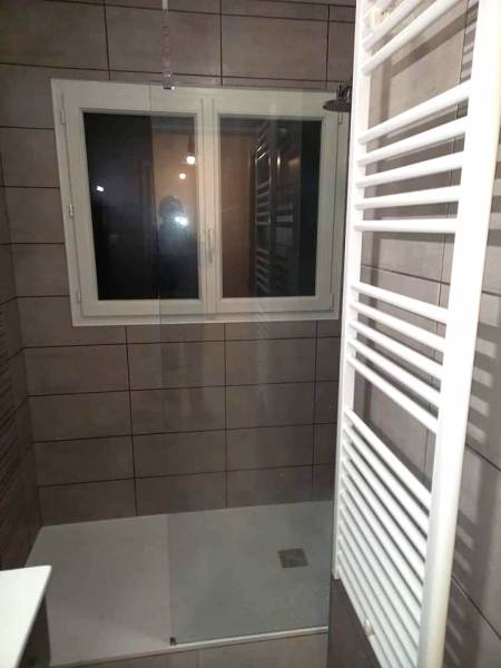 Entreprise de carrelage pour la pose de faïence dans une salle de bain à Dieppe 76